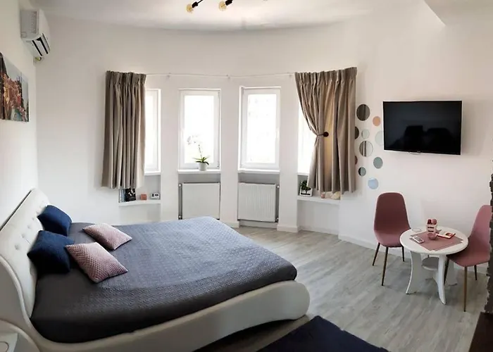 Sunny Central Suite